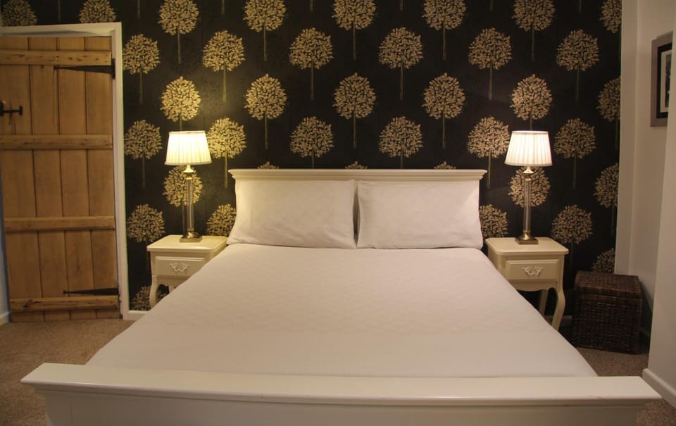 Bedroom, Mountain view