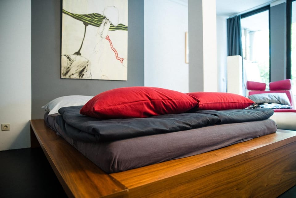 Gartenzimmer in Atelierwohnung Vacation rental in Cologne