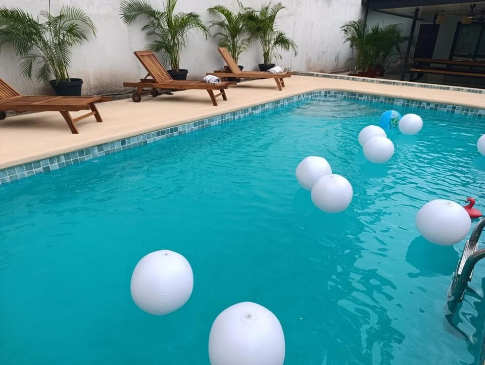 Patio, Swimming pool, sunbed