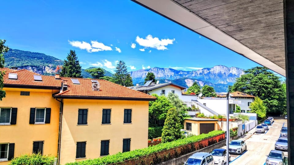 Property building, Nearby landmark, Spring, Day, Neighbourhood, Natural landscape, City view, Mountain view, Street view, Location, Parking