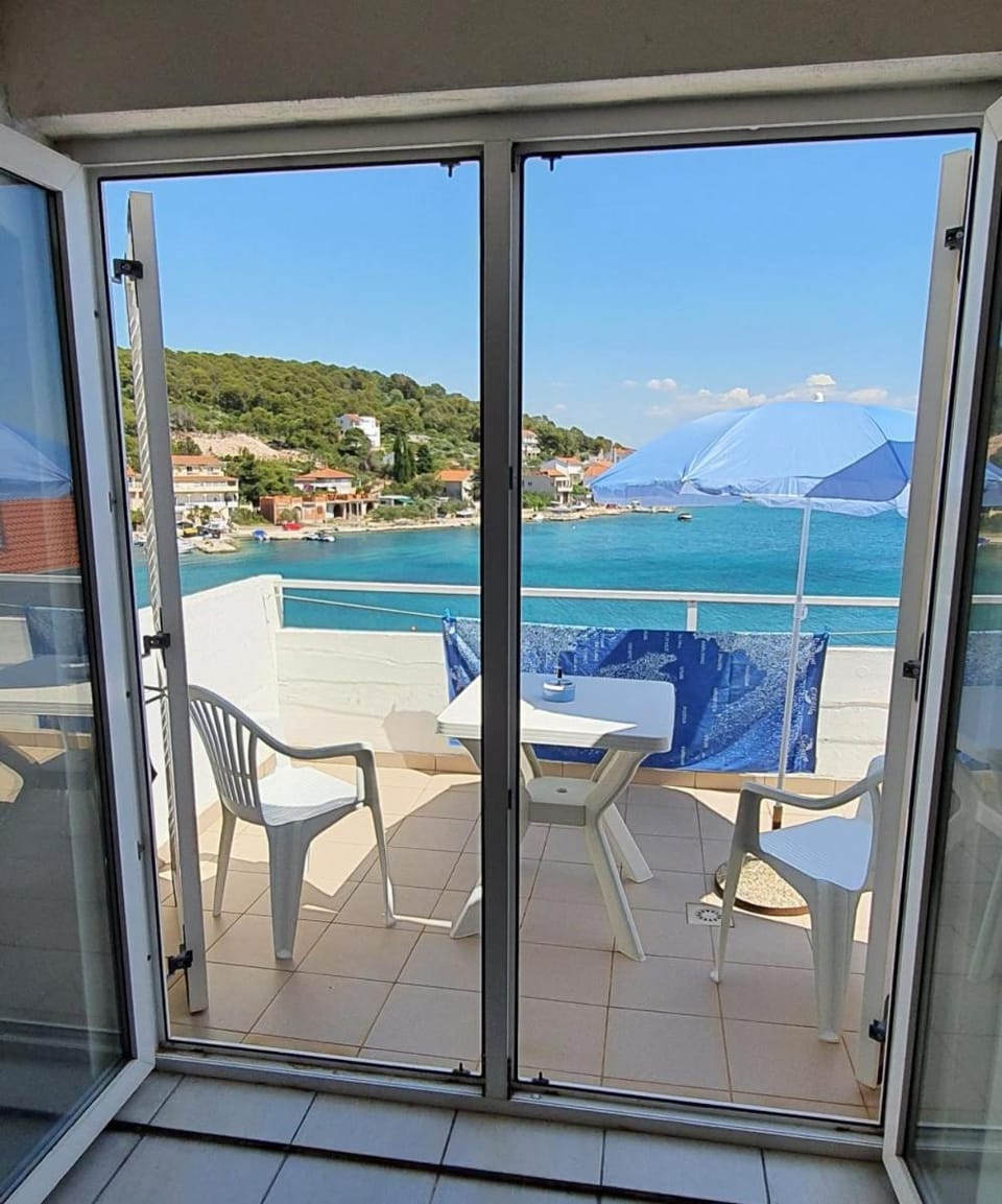 Natural landscape, View (from property/room), Balcony/Terrace, Seating area, Sea view, sunbed