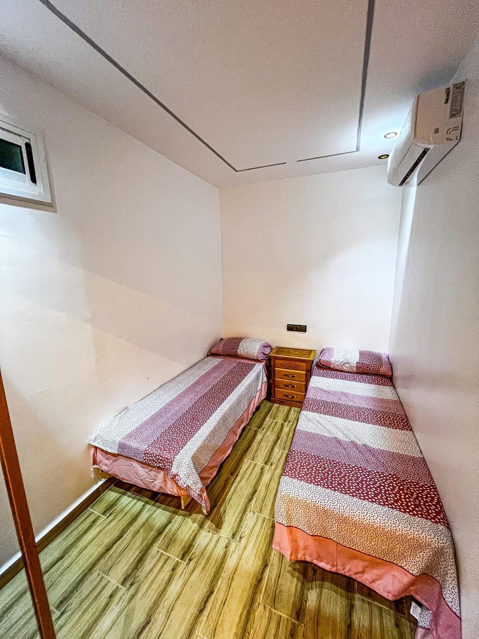 Bed, Photo of the whole room, Bedroom, internet, air conditioner