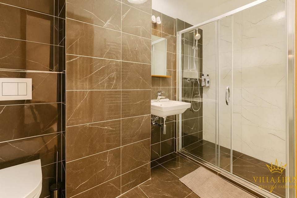 Villa many separate rooms with Free Parking Praha 4 libuš Bed and Breakfast in Prague