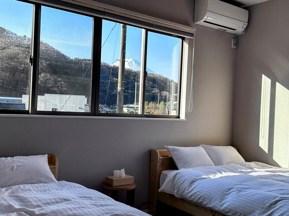 Bedroom, air conditioner