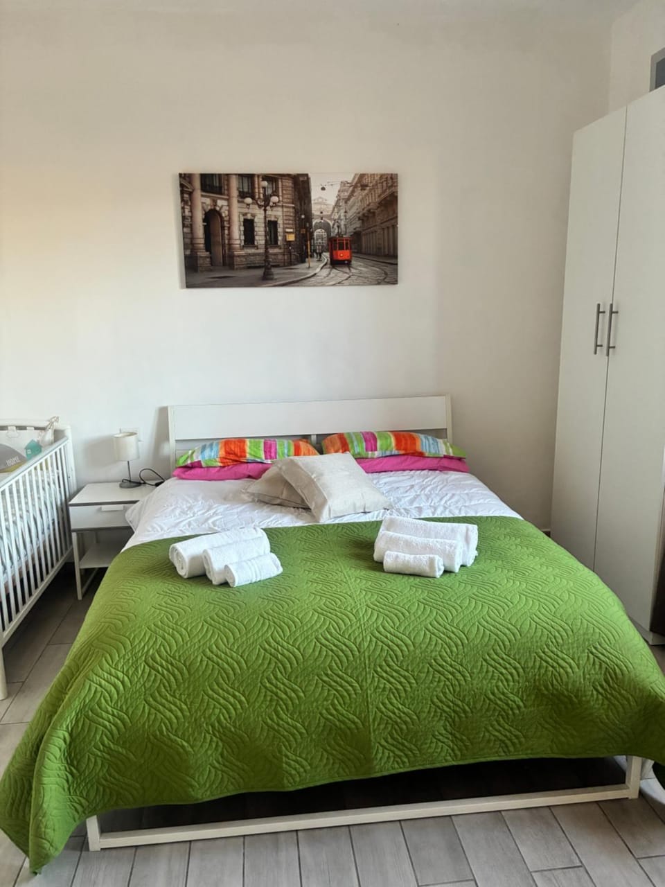 Bed, Photo of the whole room, Bedroom, towels