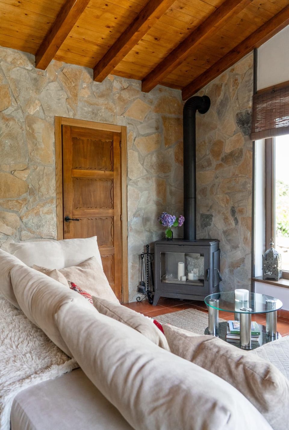 Casiña Raíz Entre viñas y cielo Ribeira Sacra House in Galicia