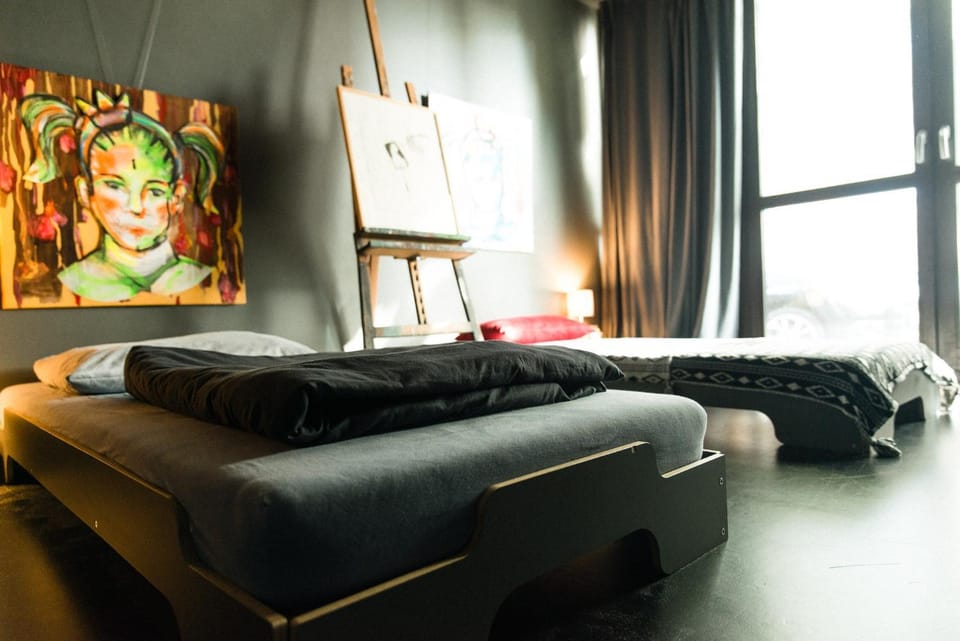 Zimmer in Atelierwohnung Vacation rental in Cologne