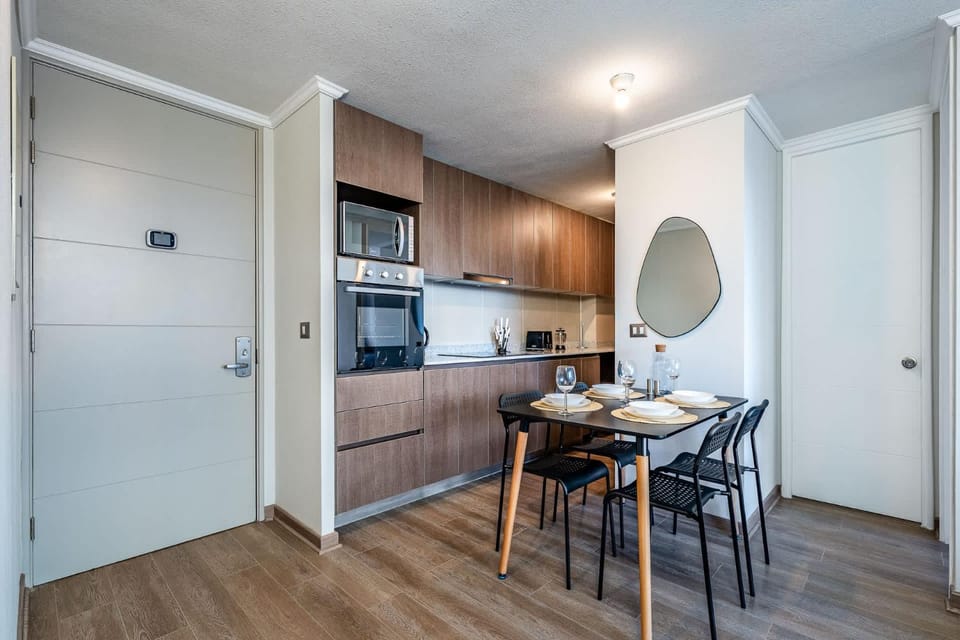 Cozy Apartment with AC Steps from Metro Hospitales Apartment in Recoleta