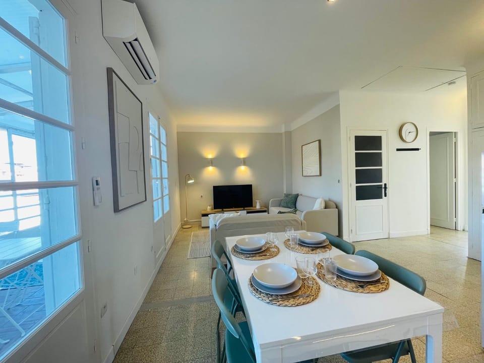 TV and multimedia, Living room, Dining area