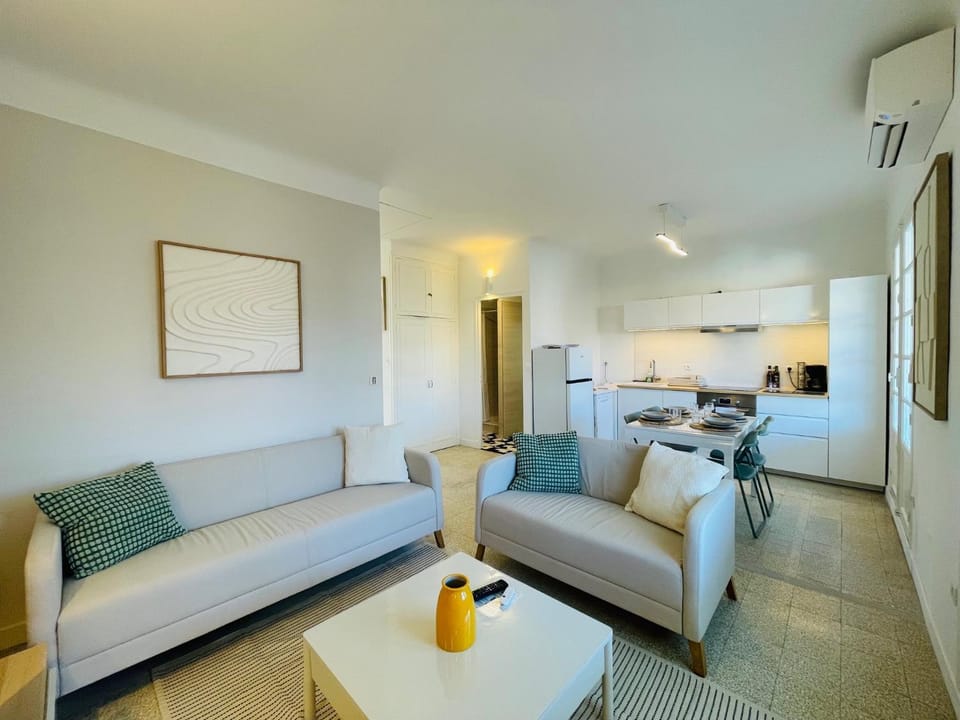 Living room, kitchen
