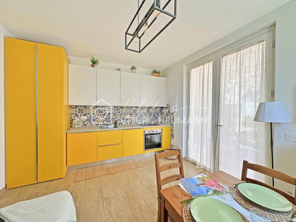 Day, Kitchen or kitchenette, Living room, oven, kitchen