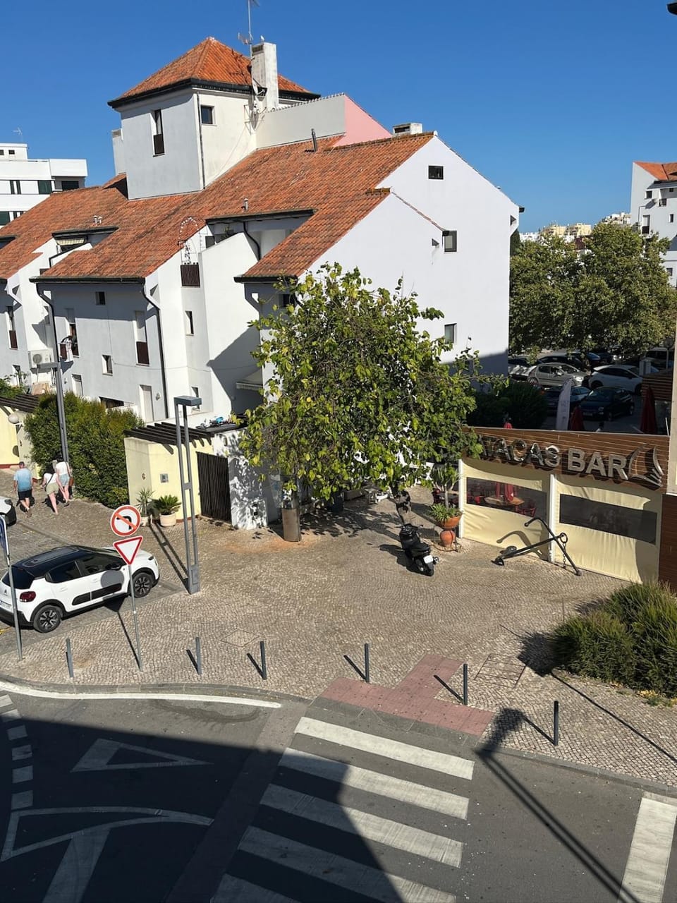 Neighbourhood, Street view
