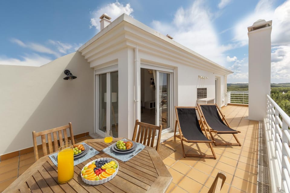 Property building, View (from property/room), Balcony/Terrace, Balcony/Terrace, Seating area, Dining area