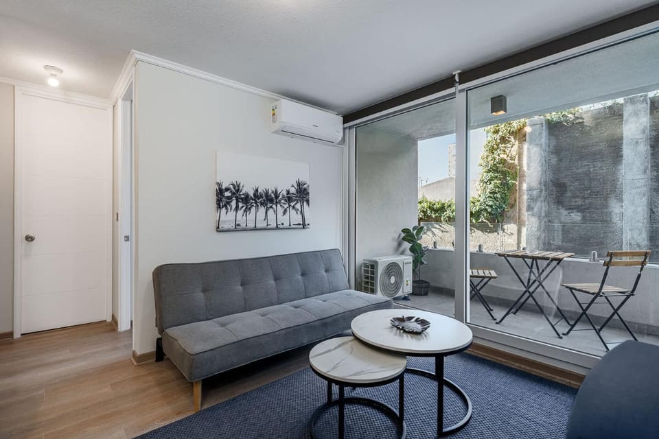 Modern & Cozy Apartment Steps from the Metro Apartment in Recoleta