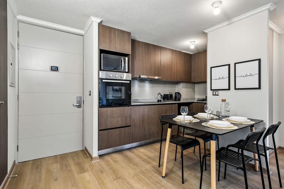 Modern & Cozy Apartment Steps from the Metro Apartment in Recoleta