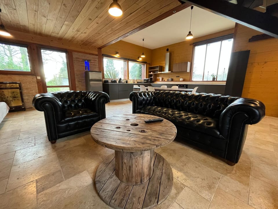 Atelier, cosy et moderne & terrasse avec jacuzzi Apartment in Pays de la Loire