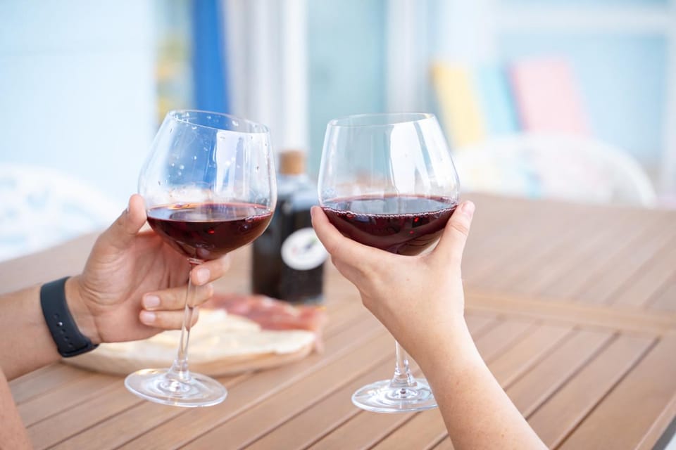 People, Food and drinks, Alcoholic drinks, group of guests