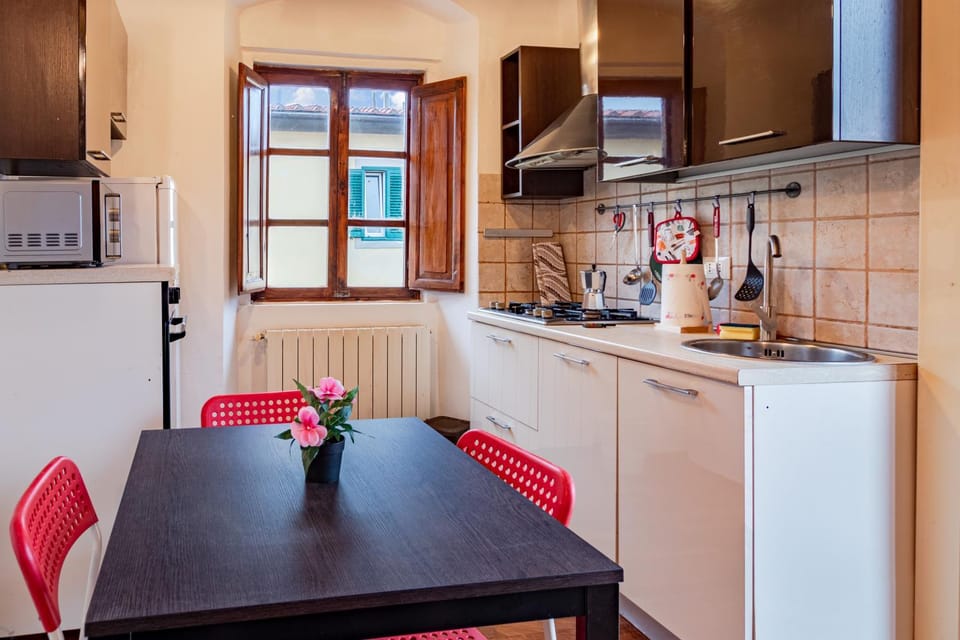 Kitchen or kitchenette, Dining area, dishwasher, pet friendly, stove