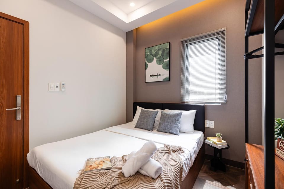 Bed, Photo of the whole room, Bedroom, towels, wardrobe, air conditioner