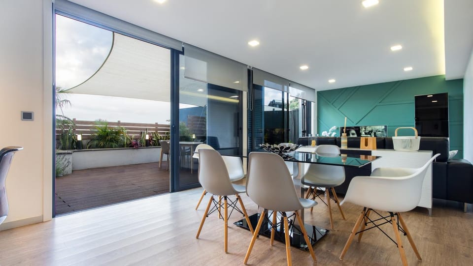 Living room, Dining area