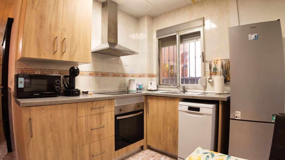 Coffee/tea facilities, Kitchen or kitchenette, dishwasher, oven, pet friendly, toaster