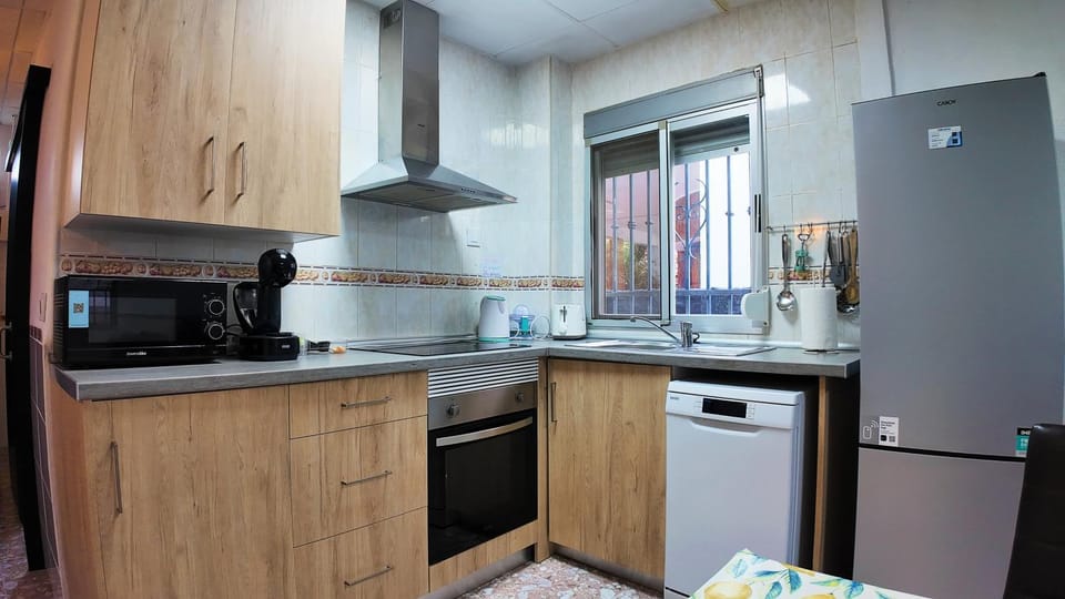 Kitchen or kitchenette, oven, pet friendly, stove, toaster