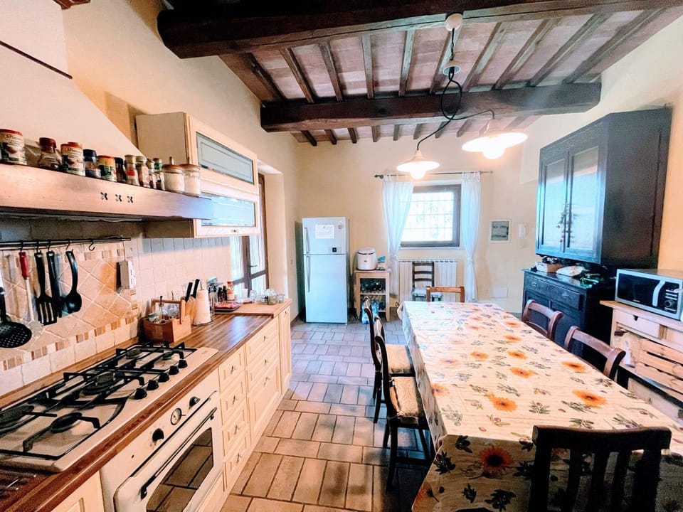 Dining area, kitchen
