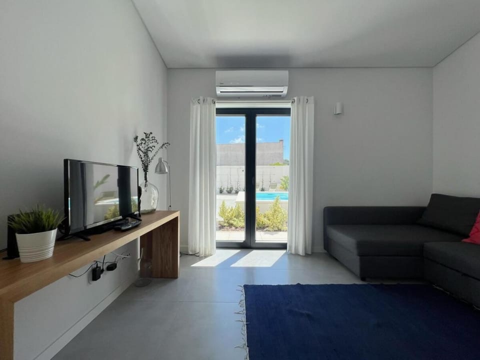TV and multimedia, Living room, air conditioner