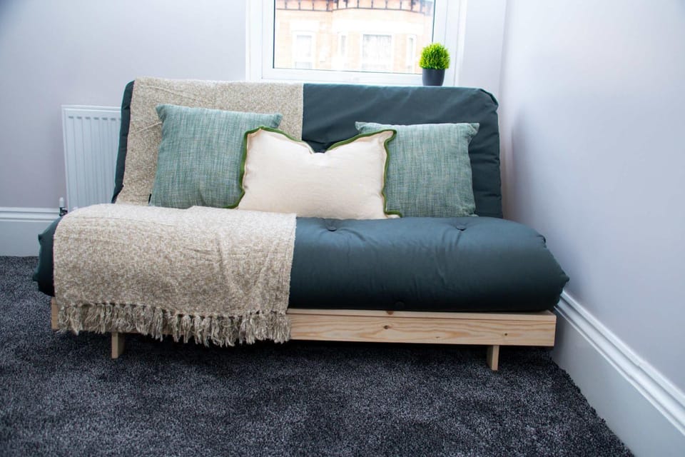 Bed, Seating area, Bedroom