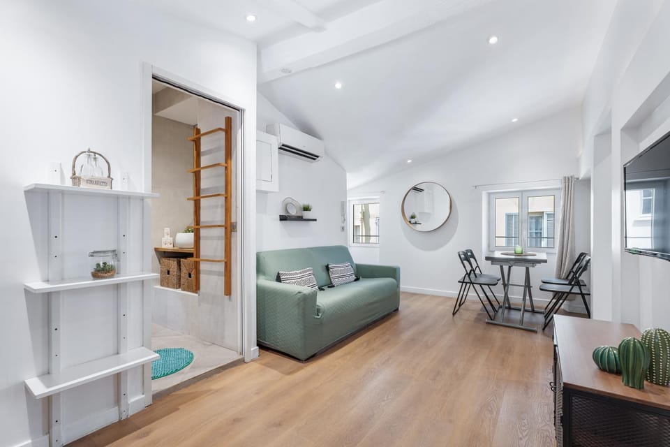 Living room, Dining area, air conditioner