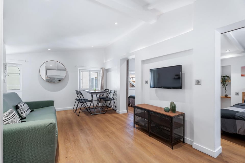 Kitchen or kitchenette, Living room