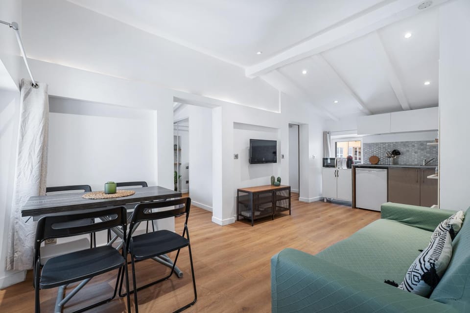 TV and multimedia, Kitchen or kitchenette, Seating area, Dining area