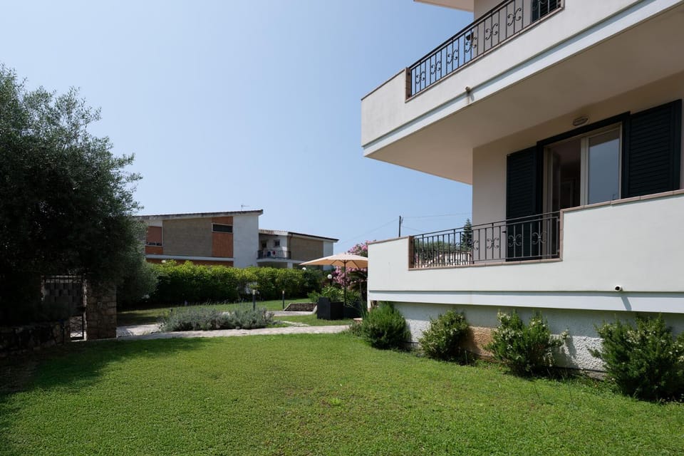 Property building, Day, Garden, Garden, Balcony/Terrace, Garden view