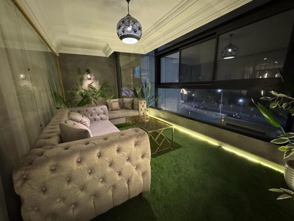 Night, Seating area