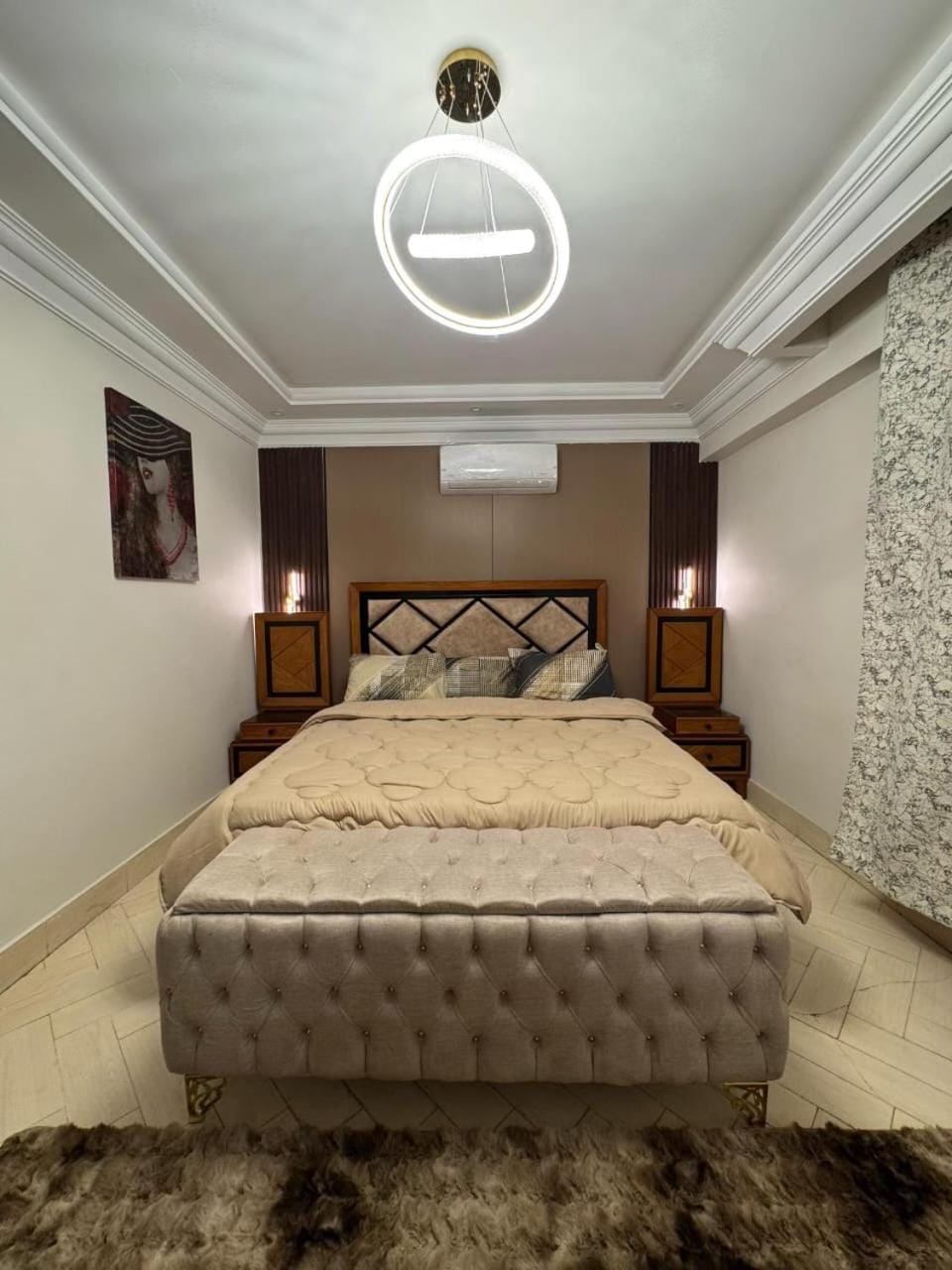 Photo of the whole room, Bedroom