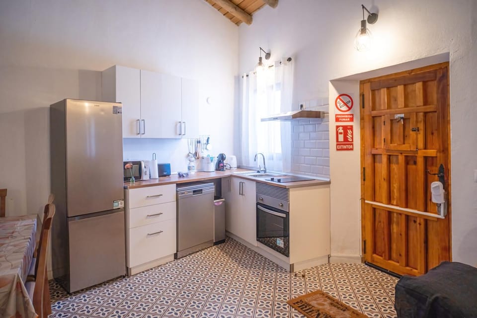 Kitchen or kitchenette, Dining area, dishwasher, oven, pet friendly, stove