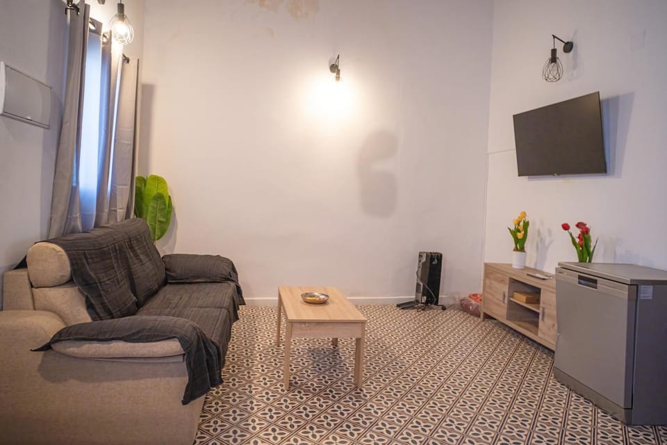 Communal lounge/ TV room, TV and multimedia, Living room, Seating area, Evening entertainment