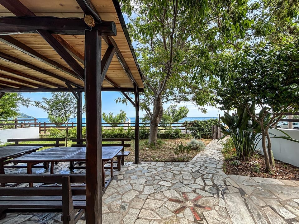 Patio, Garden, Dining area, Garden view
