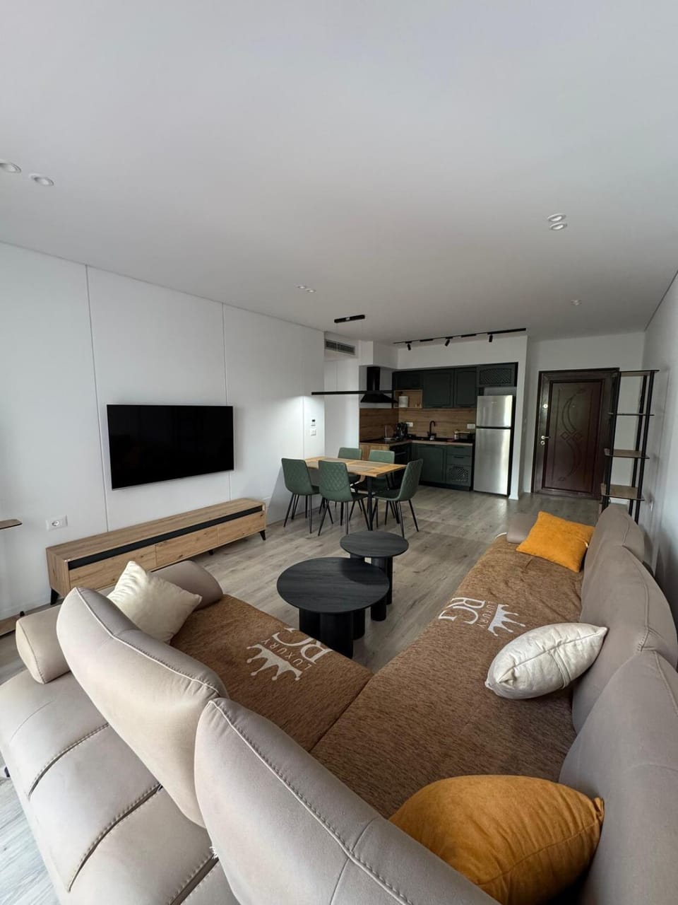 Communal lounge/ TV room, TV and multimedia, Living room, Seating area, Evening entertainment