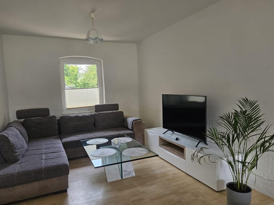 Communal lounge/ TV room, TV and multimedia, Living room, Seating area, Evening entertainment