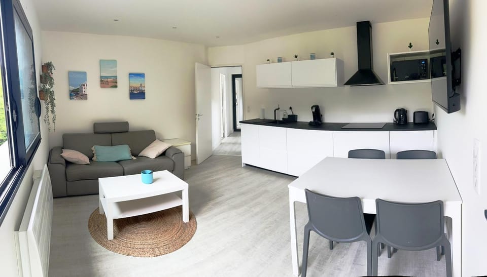 TV and multimedia, Kitchen or kitchenette, Dining area
