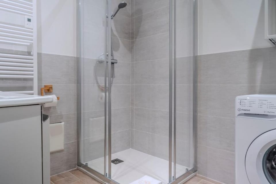 Shower, Toilet, Bathroom, towels, washing machine, dryer