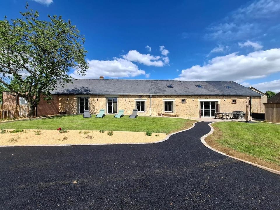 Property building, Day, Garden