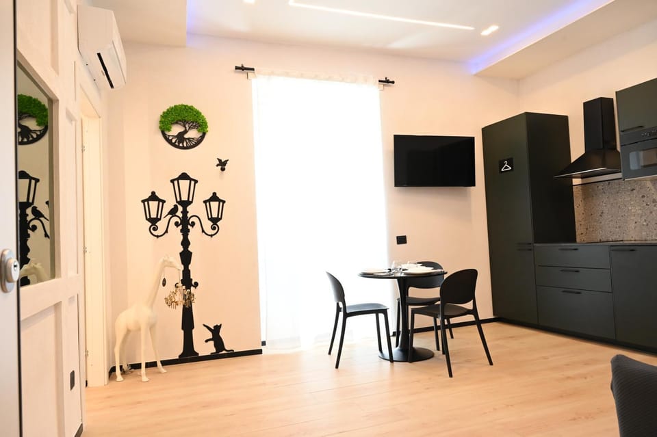 Communal lounge/ TV room, TV and multimedia, Kitchen or kitchenette, Living room, Seating area, Dining area, Evening entertainment