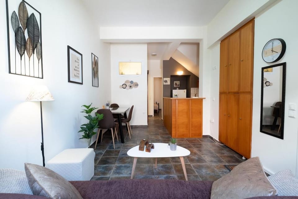 Living room, Seating area, Dining area, stove