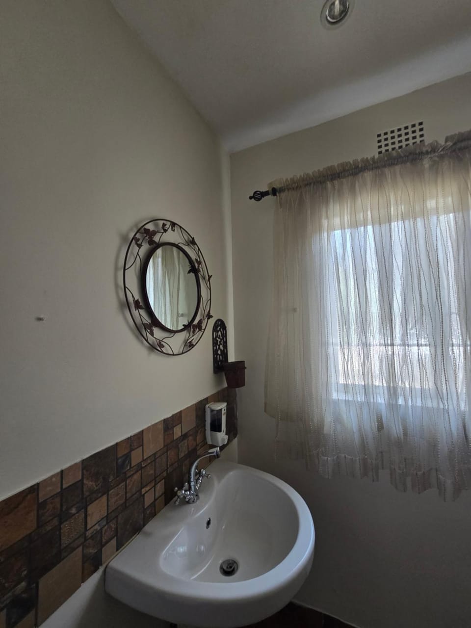 Swasti Guesthouse Bed and Breakfast in Gauteng