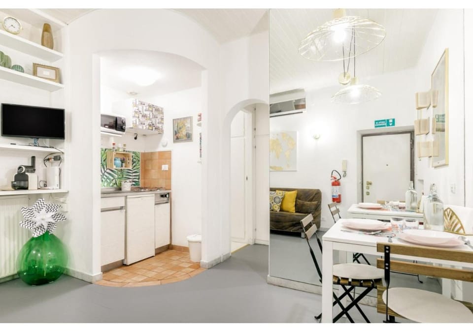 Kitchen or kitchenette, Living room, Photo of the whole room, Decorative detail, Dining area, On site