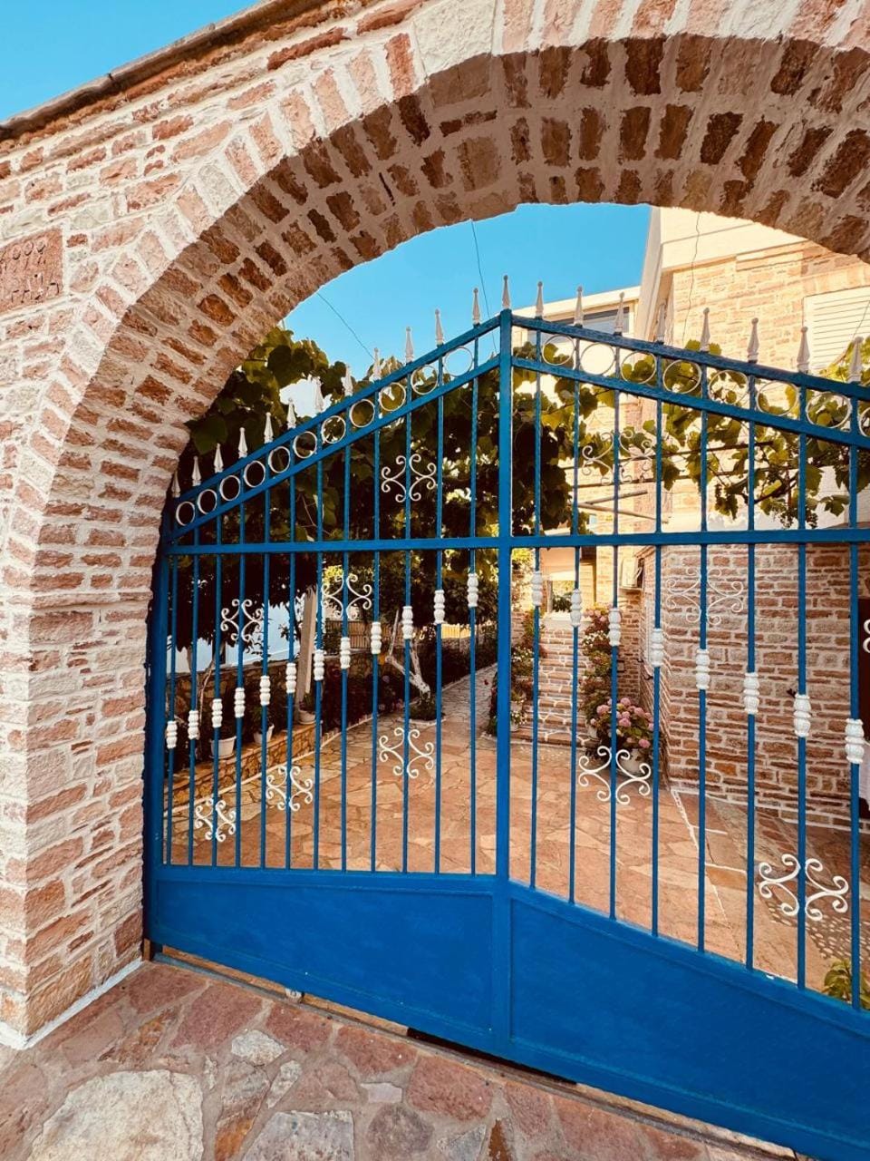 Property building, Facade/entrance, Day, View (from property/room)