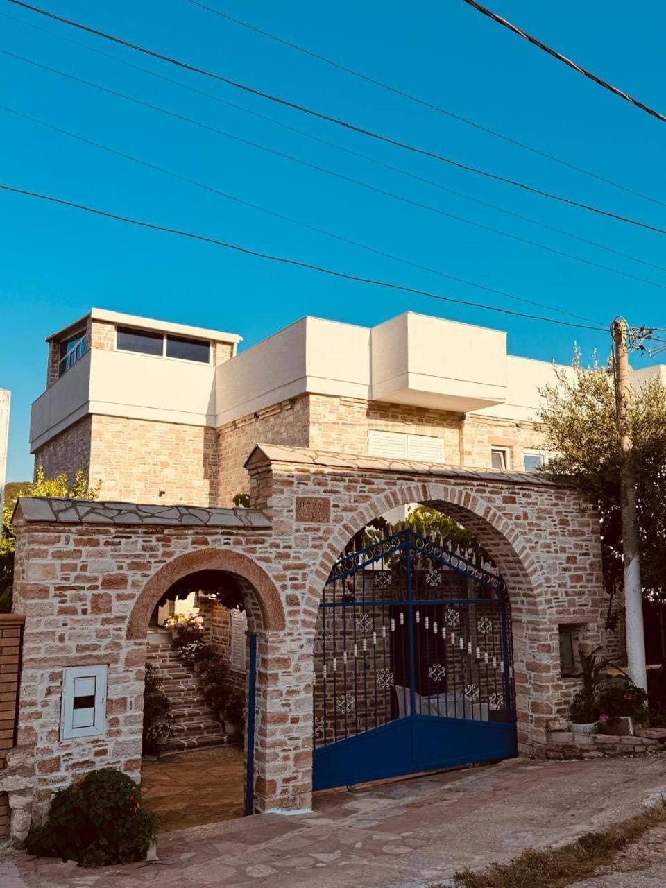 Property building, Day, Landmark view