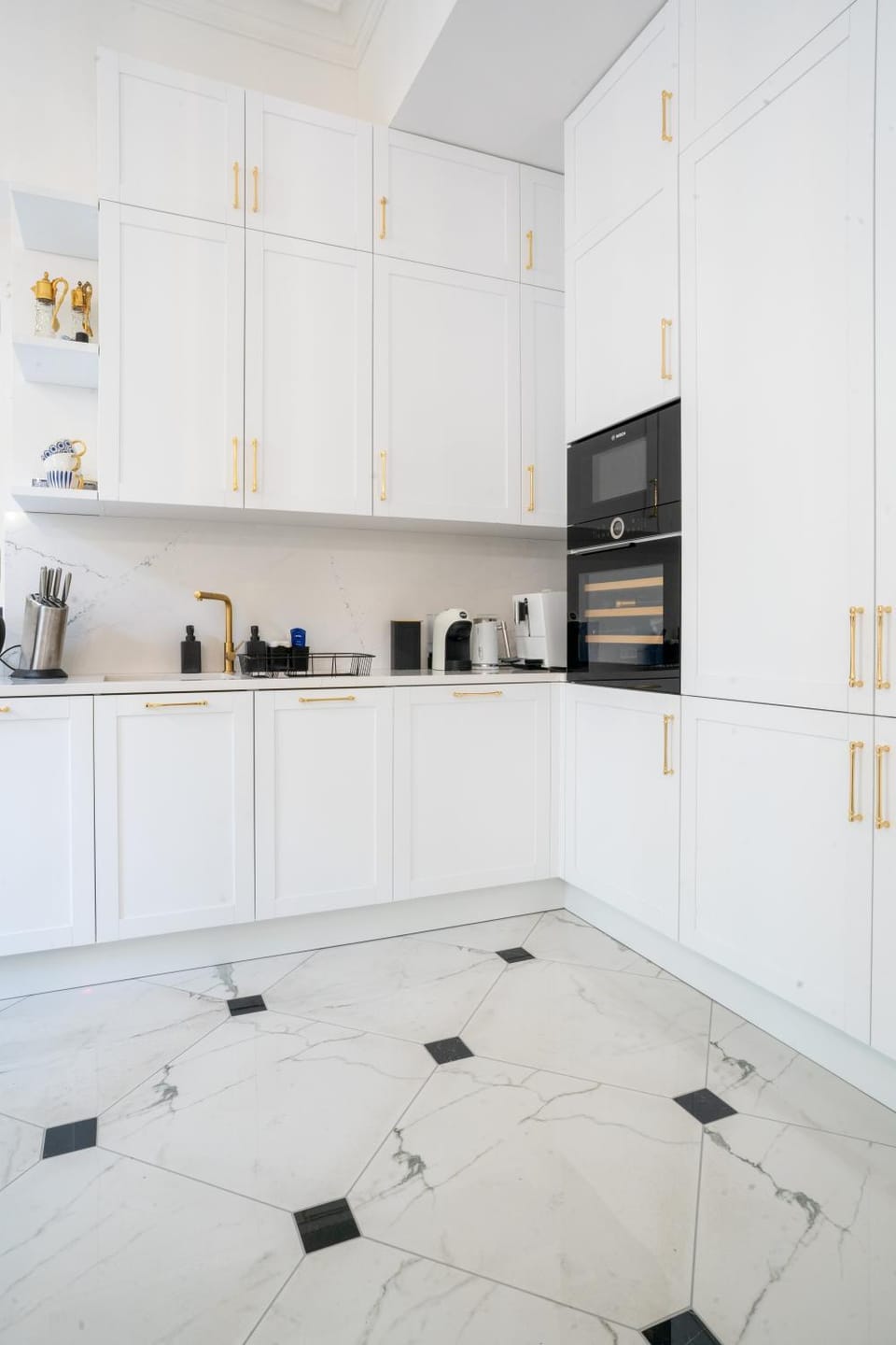 Kitchen or kitchenette, dishwasher